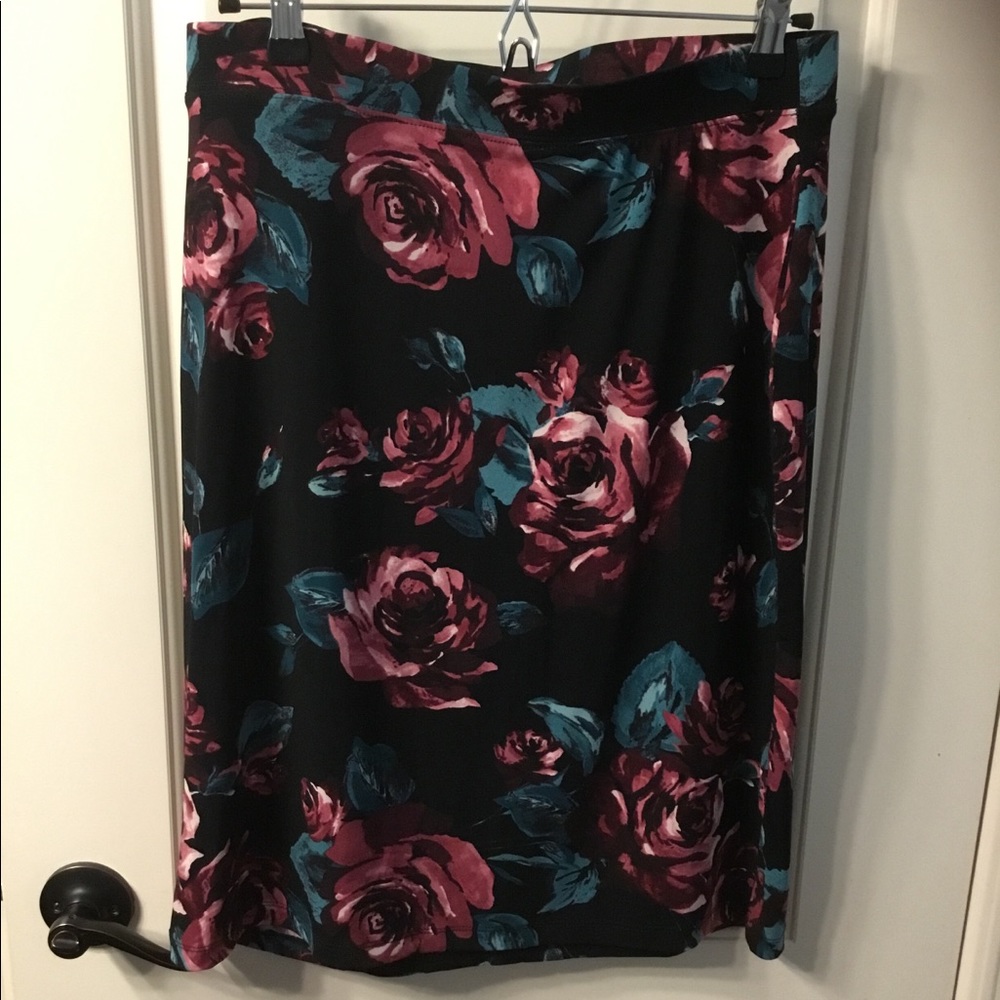 Jaclyn Smith flowered midi pencil skirt